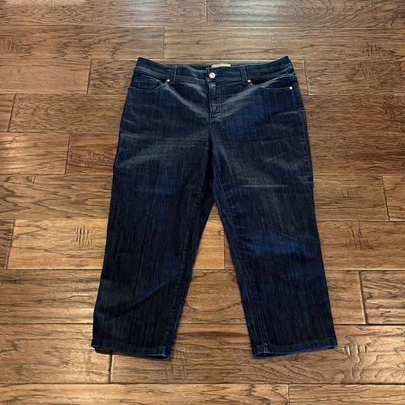 Chico’s Fabulously Slimming Capri High Rise Size 1 M/8 - Picture 1 of 16